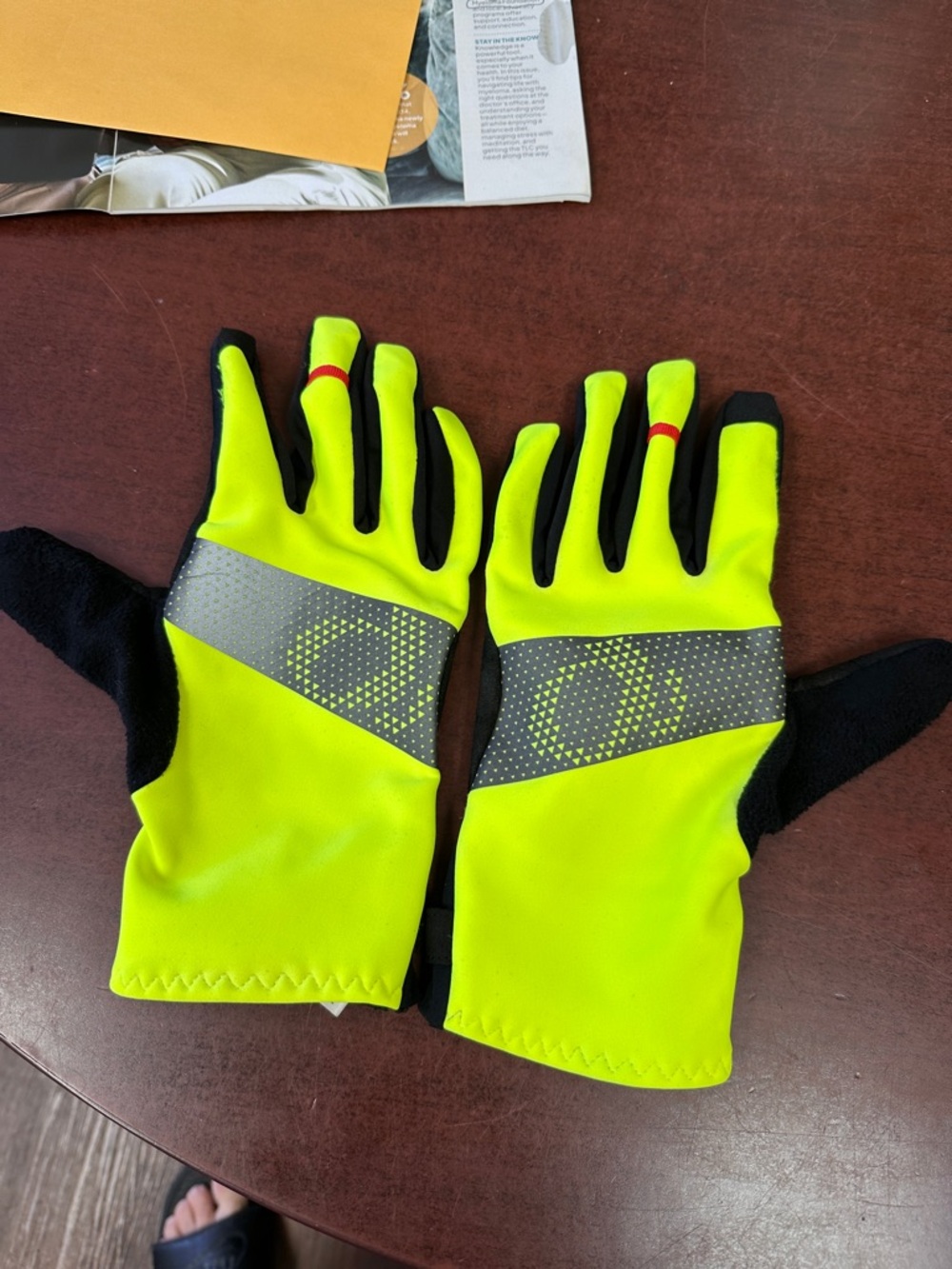 Pearl High-Visibility Yellow and Black Reflective Cycling Gloves